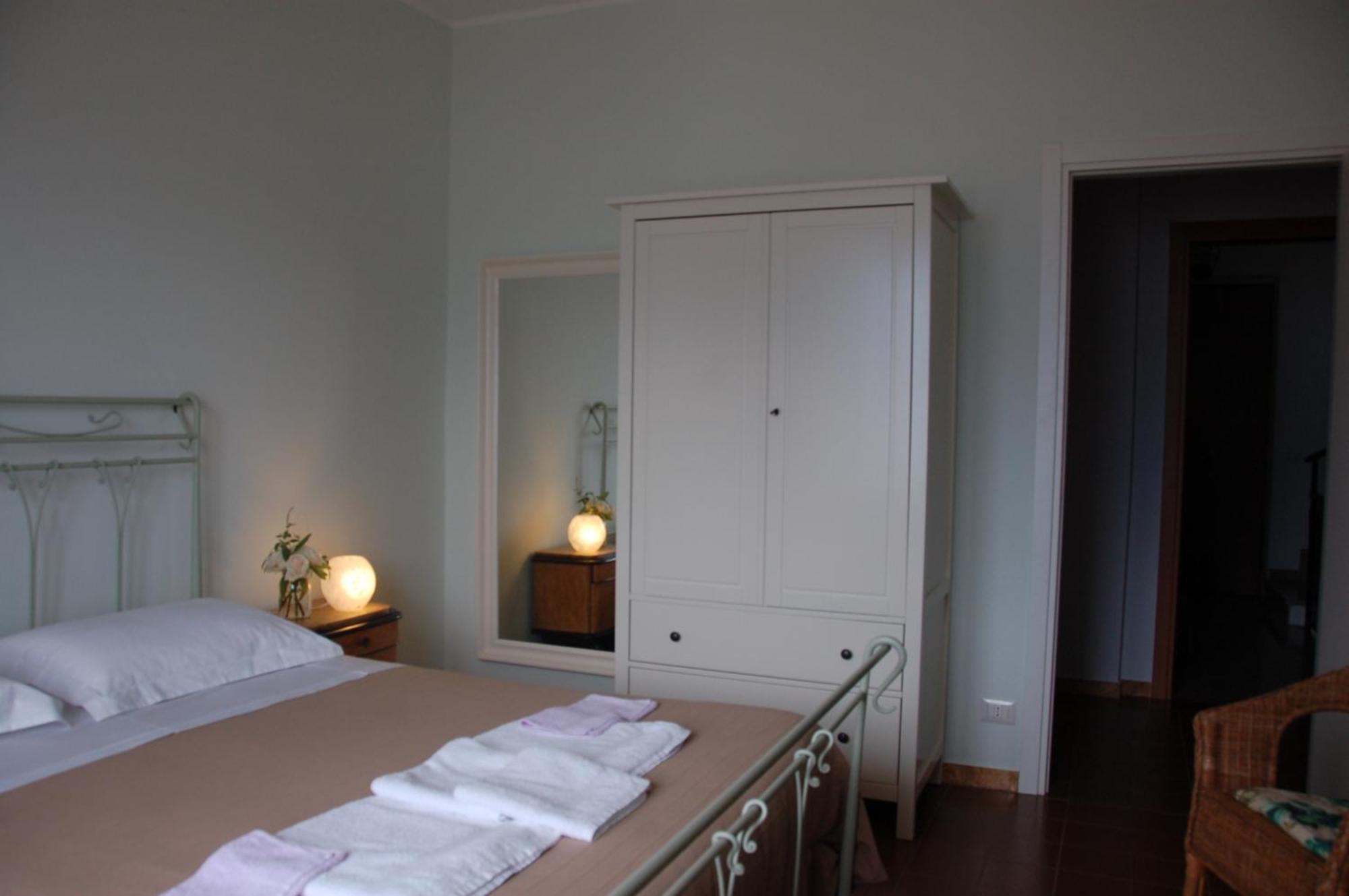 B&B Cherry En Rose Lezzeno Zimmer foto